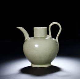 青釉执壶：晚唐、五代以来典型的秘色贡瓷作品