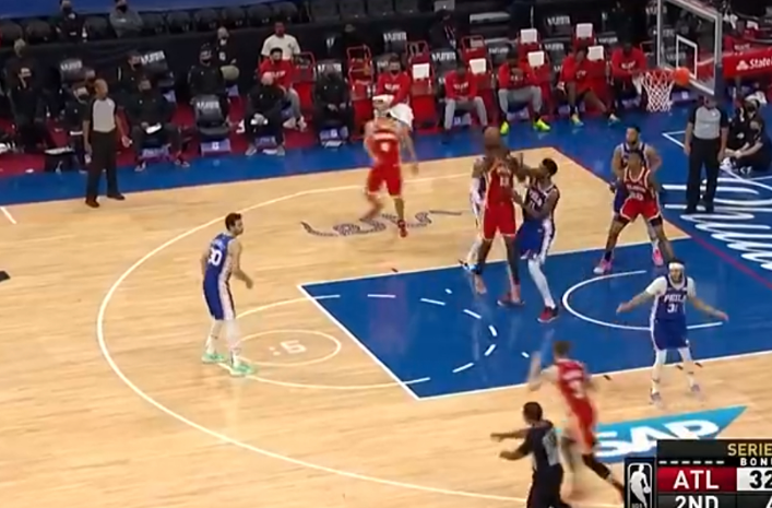 NBA季后赛继续 老鹰109-106战胜76人