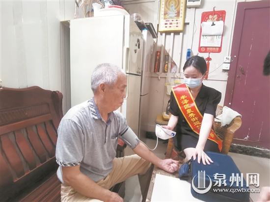 见义勇为“蜘蛛侠”行善者遇到困难 志愿者上门帮扶