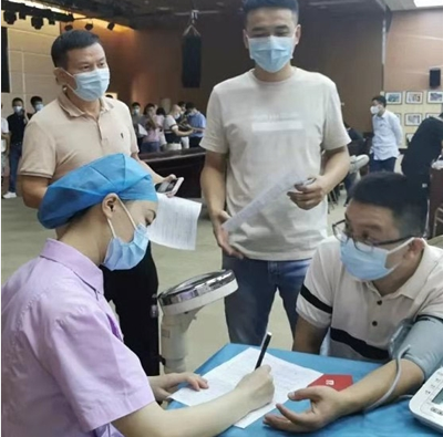 20余名职工参加无偿献血活动 用实际行动传递爱心
