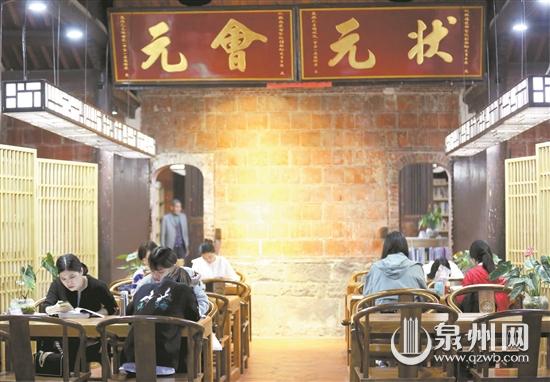 泉州市启用公共文化中心 不少市民走进泉州市图书馆