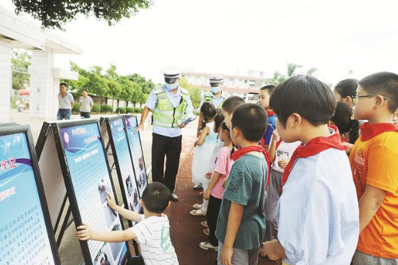 戴乾小学开展交通安全宣讲活动 提高交通安全意识