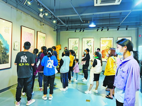 中泰艺术家书画精品联展将持续至11月6日