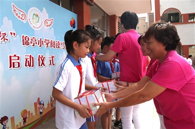 锦亭小学举行阅读马拉松活动 带动家长参与读书活动