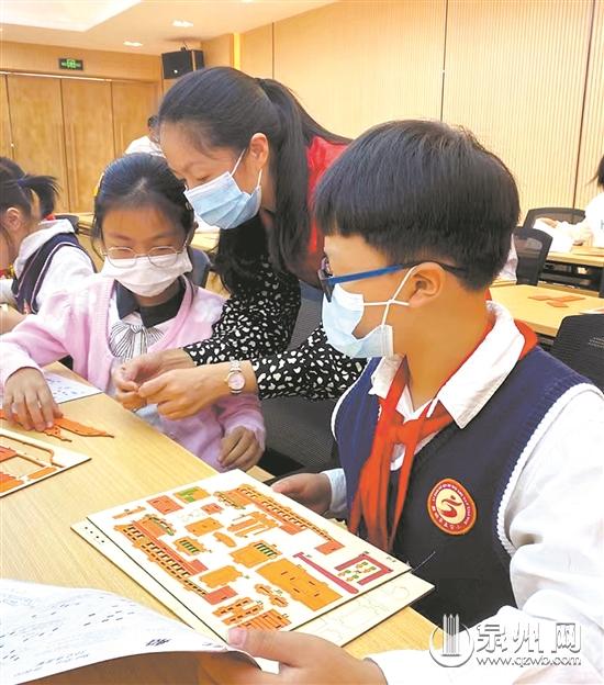 小记者们来到泉州海交馆 与红船模型亲密接触