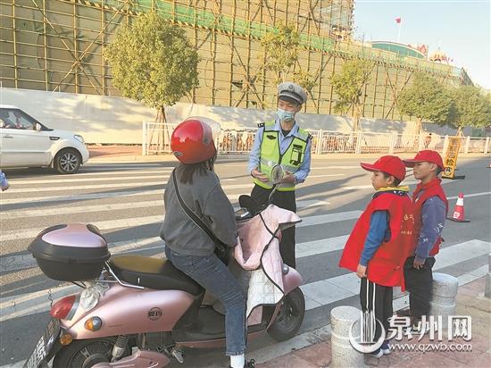 台商区规范摩托车、电动车交通秩序 做到逢车必查逢违必究