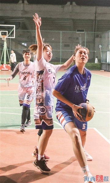 厦门三人篮球比赛继续展开角逐 选手收获真挚友谊