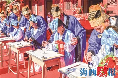 厦门孔子文化节昨日举行 孩子们身着汉服献上六佾之舞