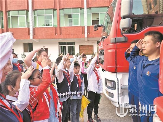 鲤城小记者走进消防救援大队 学习掌握火场“逃生术”