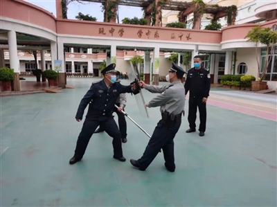 石狮市第二实验幼儿园开展防恐防暴技能培训活动