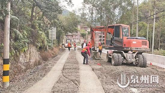 洛江区罗溪镇推进路面改造建设 万名村民出行更加方便