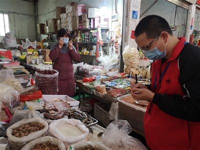 凤里街道执法人员前往农贸市场开展专项检查