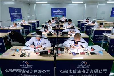 石狮举行机械手表维修工职业技能竞赛 25位技师切磋较量