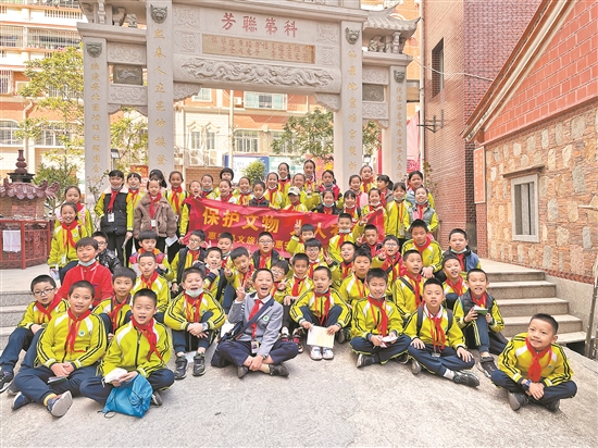 小记者走访乡贤故居 聆听两座建筑背后故事