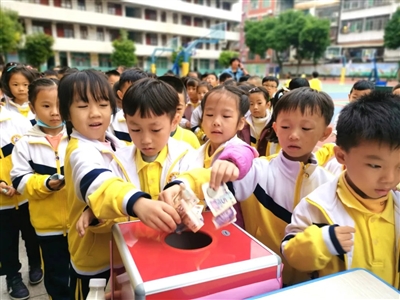 林边小学举行现场捐款活动 为不幸家庭带去温暖