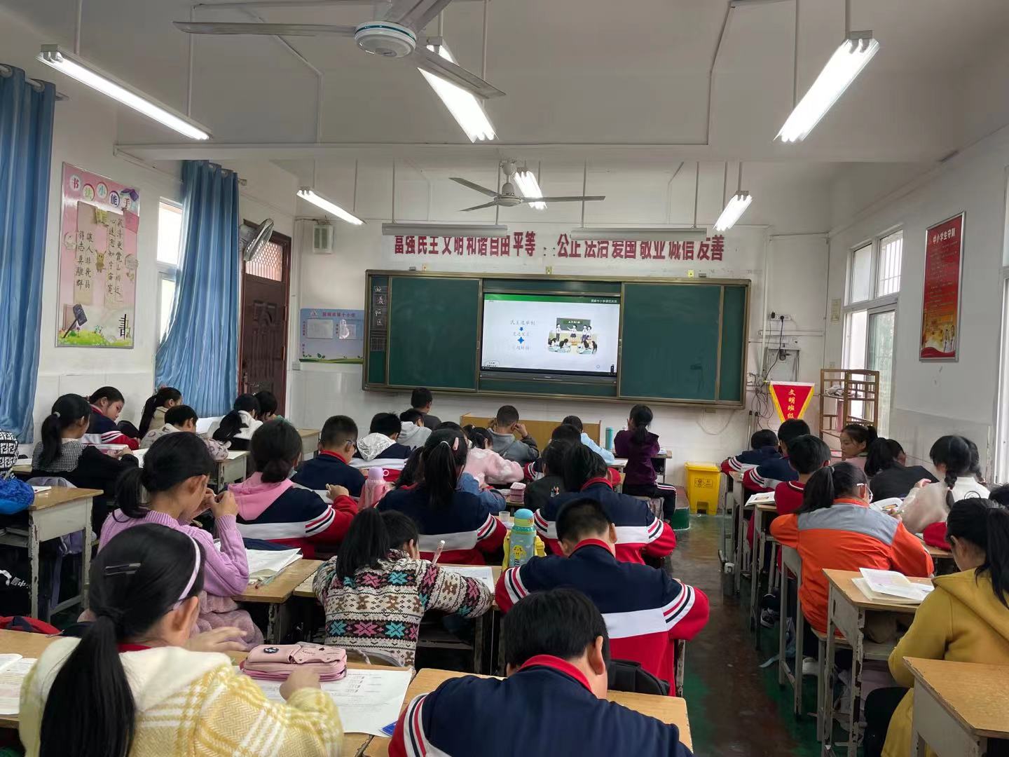 “双减”政策落地带来许多新变化 教师应该怎么做出调整？