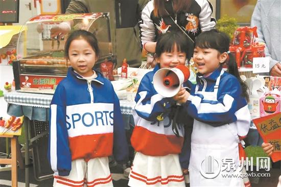 幼儿园举行举行爱心义卖活动 帮助留守儿童温暖过冬