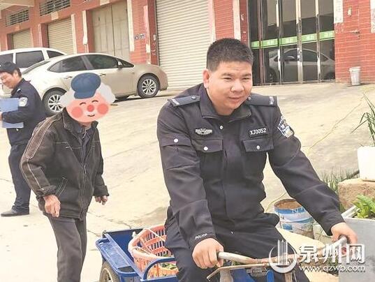 82岁老人卖菜迷路 民警帮其买菜并送回家