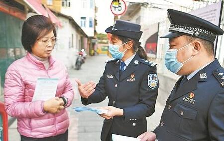 民警深入辖区宣传 实现让群众少跑腿